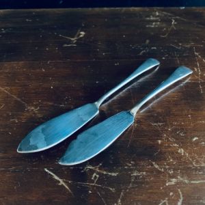 Paret små knivar för tex senap