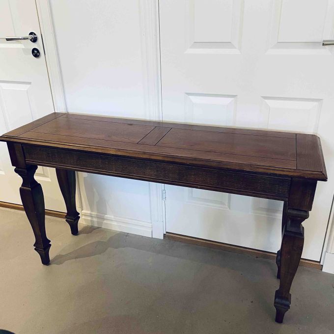 Långsmalt sidobord ekfanér