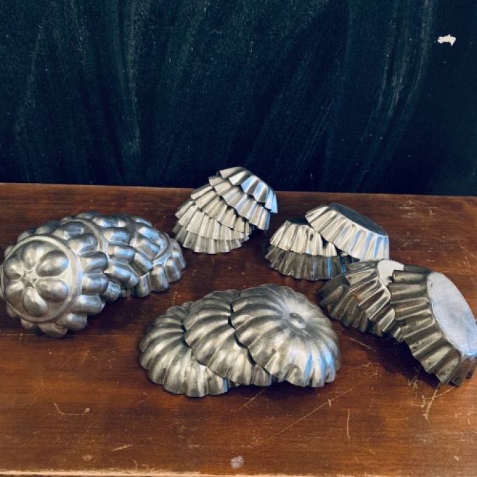 Set med 18 metallformar