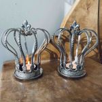 Paret ljuslyktor kungakronor