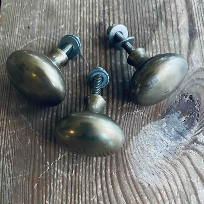 Set med 3 knoppar mässing släta