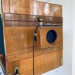 Antik Bälgkamera m stativ och plåtar