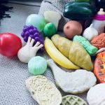 Stort set med lekmat i plast