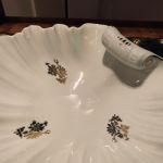 Snäckformat glas guldiga detaljer