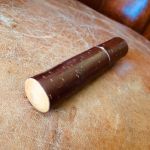 Liten cylindrisk ask