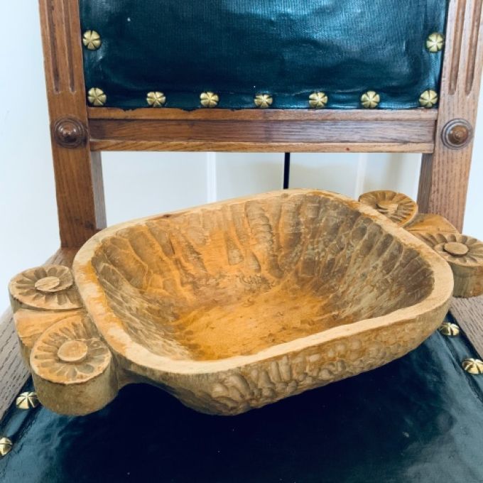 Träskål handkarvad