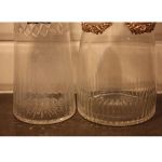 2 antika karaffer m brickor