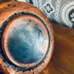 Koppargryta med trähandtag