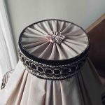 Gammeldags lampskärm med skärmlyra - finns två styck