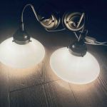 Paret vägglampor med skomakarskärm