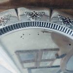 Bricka med genombruten dekor