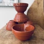 Set med 5 st bruna keramikskålar