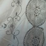 Underbar duk 240*150 cm- virkad och broderad