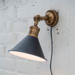 Vägglampa Paxton i Mässing