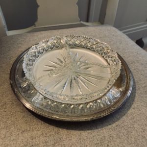 Bricka med 3 glasskålar