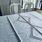 Linneduk - vackert dekorerad - 122*212 cm