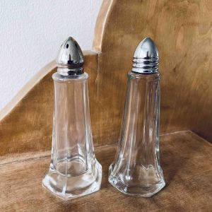 Paret salt- och pepparkar