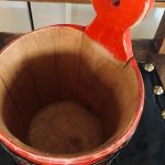 Antik väggkorg trä röd- och svartmålad