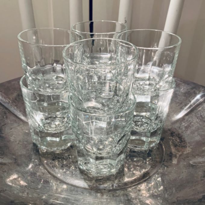 Set med 8 tunga glas