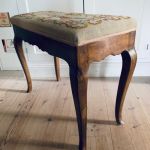 Pall nyrokoko broderad sits