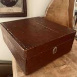 Antik rakspegel med låda