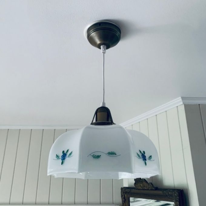 Taklampa opalglas handmålad - ny sladd/stickpropp