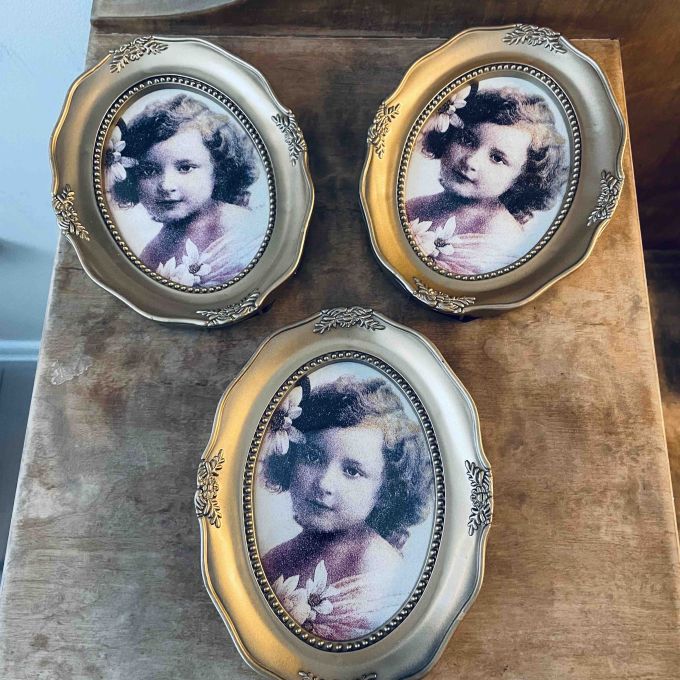 Set med 3 ovala plastramar