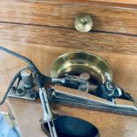 Antik Bälgkamera m stativ och plåtar