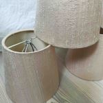 Set med 5 ljusrosa lampettskärmar i siden