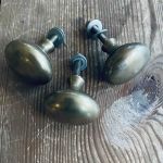 Set med 3 knoppar mässing släta