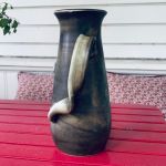 Vacker unik drejad keramikkanna