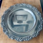 Rund bricka med vacker dekor