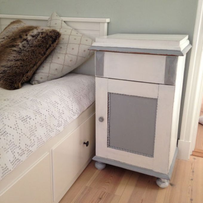 Tvättkommod / Nattduksbord