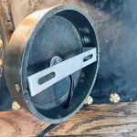 Vägglampa metall med skärm