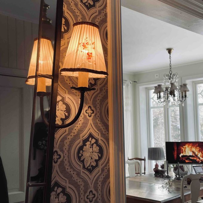 Paret äldre skärmar