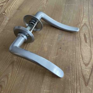 Handtag inomhus - med många delar