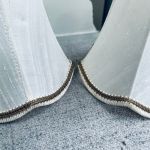 Paret lampettskärmar klockformade siden