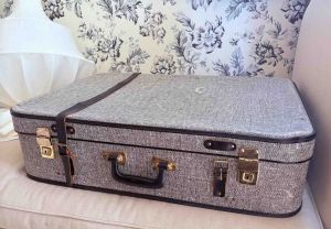 Resväska svartvit läderband