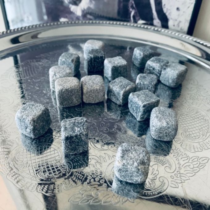 Set med 17 st whiskeysstenar