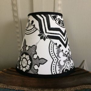 TILLFÄLLE: Lampskärm mönstrad (utgående färg)