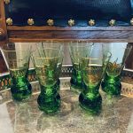 Set med 6 gröna snapsglas
