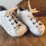 Äldre skinnskor knytskor barn