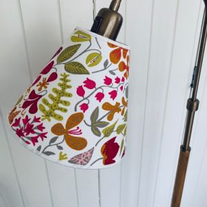 Skärm m toppringfäste - mönster Herbarium av Stig Lindberg - 4 färger