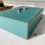 Grön plåtlåda med kassalåda