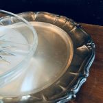 Bricka med glasskålar