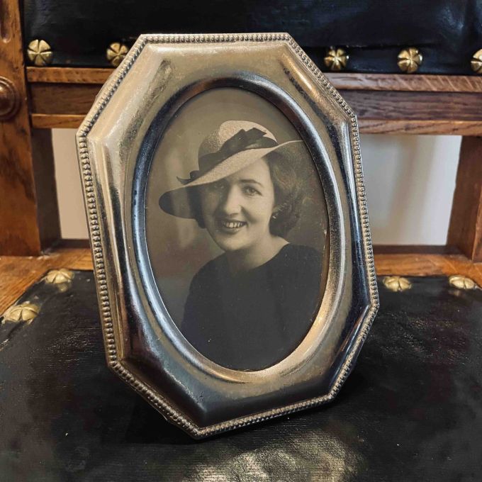 Äldre 8-kantig ram i nysilver