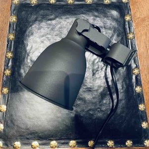 Vägglampa vinklingsbar