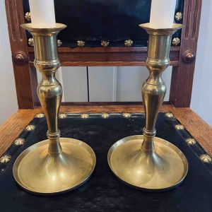 Paret träljusstakar mässing