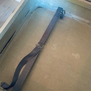 Resväska svartvit läderband