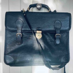 Läderportfölj med flera fack